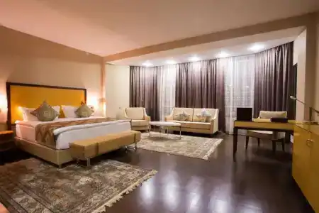 Best Western Plus - 81