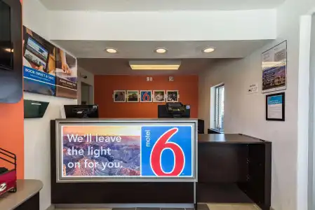 Motel 6 Reno - Virginia Plumb - 2