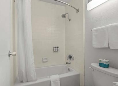 Vagabond Inn Executive Old Town - 46