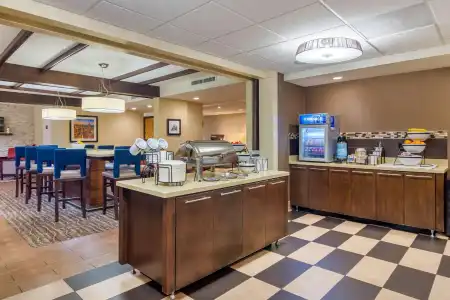Spark by Hilton Atlanta Airport South College Park - 20