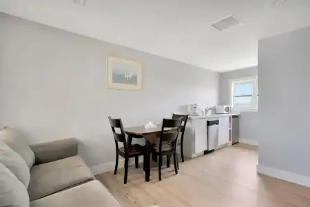 A Wave Inn - 14
