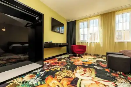 Amsterdam Plaza - 51