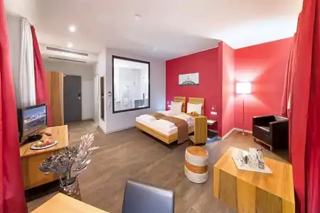 AMH Airport-Messe-Hotel - 80