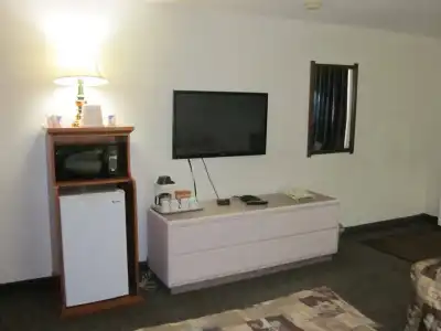 Chinook Motel - 2