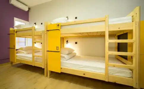 Bee Station - Hostel - 60