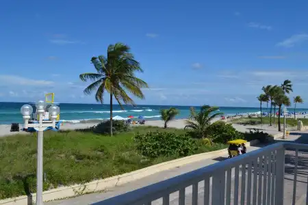 Hollywood Beachs - 15