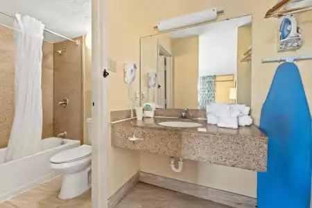 Baymont by Wyndham Orlando North Millenia - 45