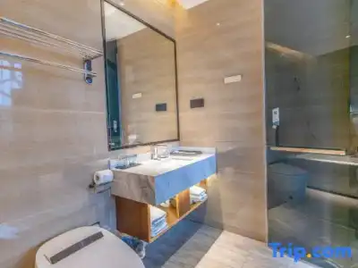 Tropic Towers Apartments - 118