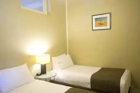 The Club Motel and Apartments - 6