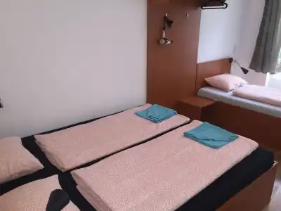 Omega Guesthouse Budapest - 3