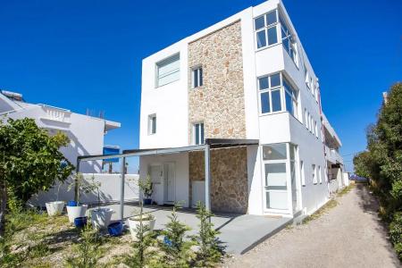 Vanik Suites - 106