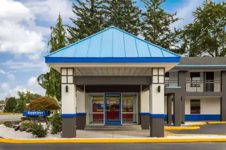 Days Inn & Suites by Wyndham Albany - 0