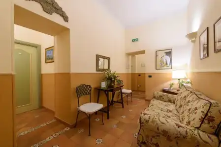 The Lux Napoli Mergellina - 10