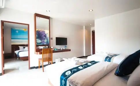 The Crystal Beach - 4