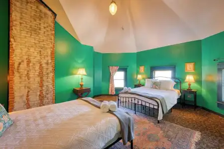 HI Sacramento Hostel - 41