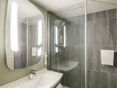 ibis Paris Gare de Lyon Ledru Rollin 12ème - 44