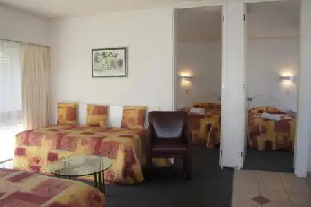 Airport Gold Star Motel - 13