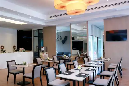Louis' Tavern Don Muang - 22