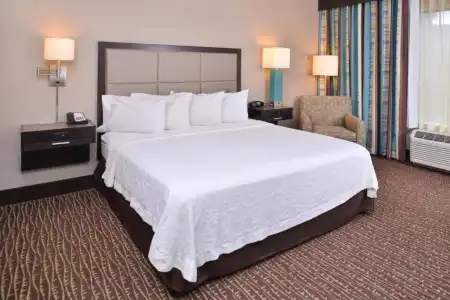 Hampton Inn & Suites Bend - 27