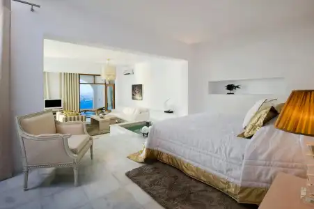 Gold Suite - 2