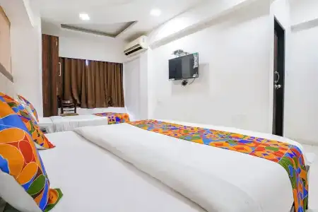 Kamran Residency - Near US Embassy - 37