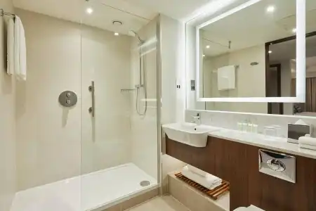 Courtyard by Marriott Oxford City Centre - 8