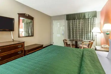Quality Inn & Suites Macon North - 27