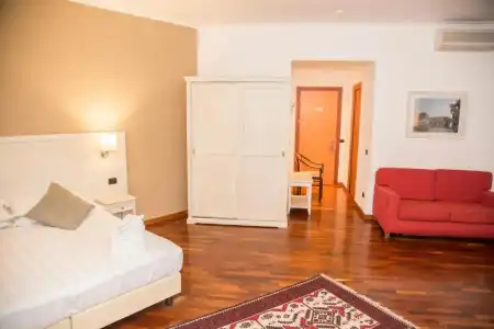 Inn Rome Rooms & Suites - 32