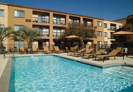 Courtyard Macon - 10