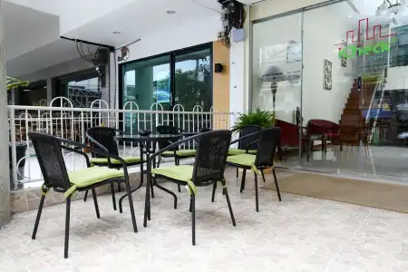 V Check Inn Sukhumvit 22 - 21