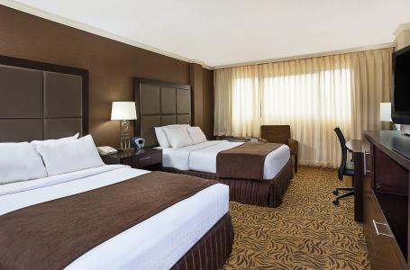 Crowne Plaza Knoxville Downtown University by IHG - 4