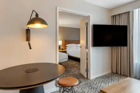Sheraton Suites Old Town Alexandria - 60
