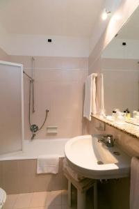 Continental Wellness & Spa - 49