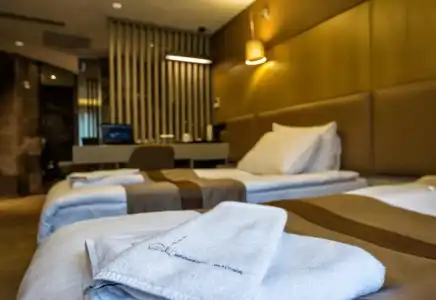GK Regency Suites - 36