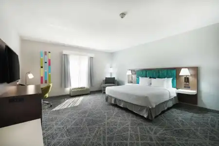 Hampton Inn & Suites Tulsa/Central - 31