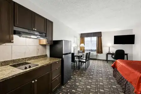 SureStay Plus by Best Western Lubbock Medical Center - 29