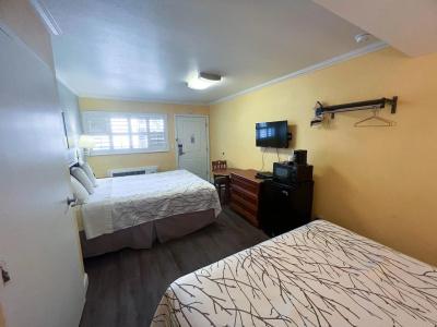 Van Ness Inn - 12