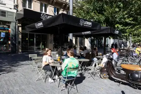 LATROUPE Grand Place Hostel - 30