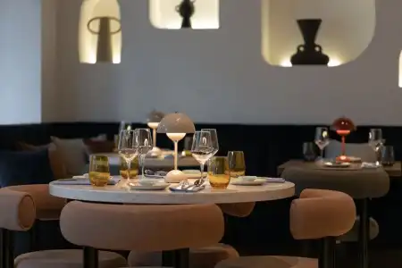 Neues Schloss Privat Zurich, Autograph Collection - 20