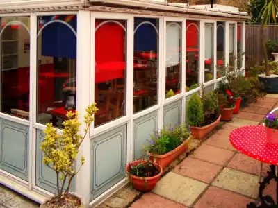 Charlotte Guest House - 11