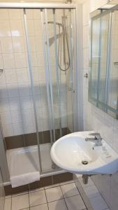 Schollers Restaurant & - 8