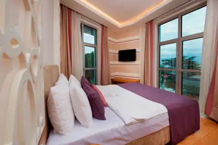Wes Izmit - 24