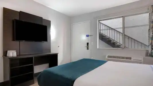 Motel 6 Bakersfield, CA - South - 79