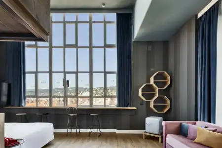 The Modernist - 24