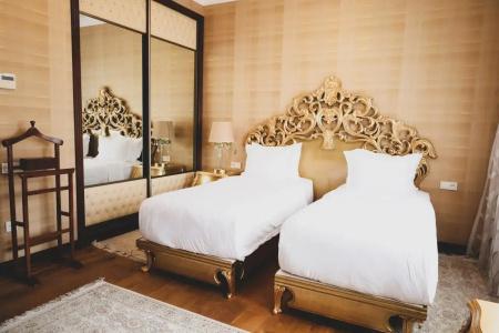 Monday Royal Apart - 210