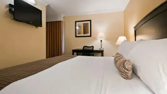 Best Western Plus Burnaby - 4