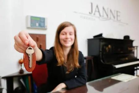 Janne with Self Check-IN - 25