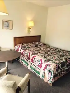 Town N Country Motor Inn - 2