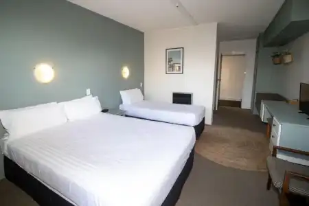 The Avenue - 107