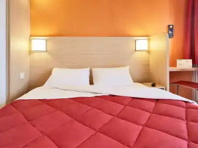 Hôtel Première Classe Toulouse Nord - Sesquières - 34